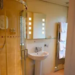 Orchard Club Hotel 4*