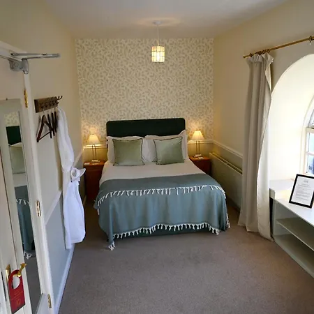 Orchard Club - Newton House 4*