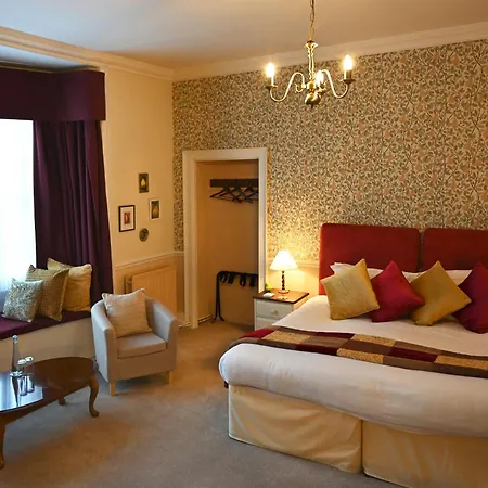 Orchard Club - Newton House Otel